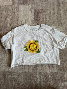 The Smiley Company Girls Cream Cropped Tee Smiling Sunflower Size S, Like New